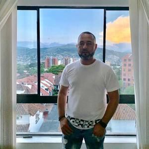 Meet your Posher, Andres